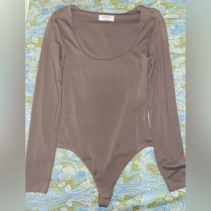 Aritiza Contour Scoopneck Longsleeve Bodysuit
